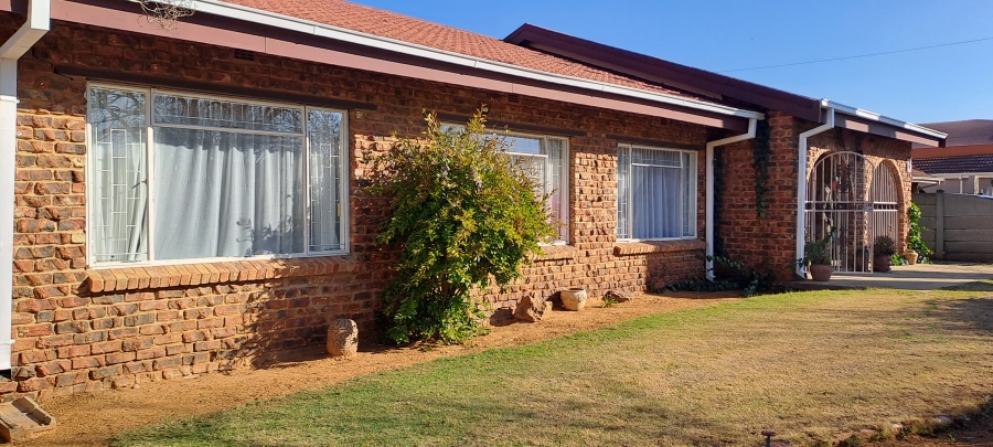 4 Bedroom Property for Sale in Riebeeckstad Free State